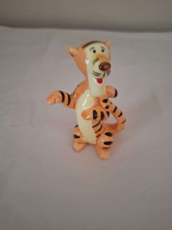 TRIGGER DISNEY FIGURINE